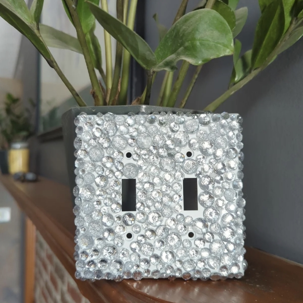 Double toggle wall plate